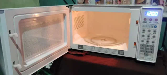 Microondas Eletrolux 20 litros sem novo em perfeito estado