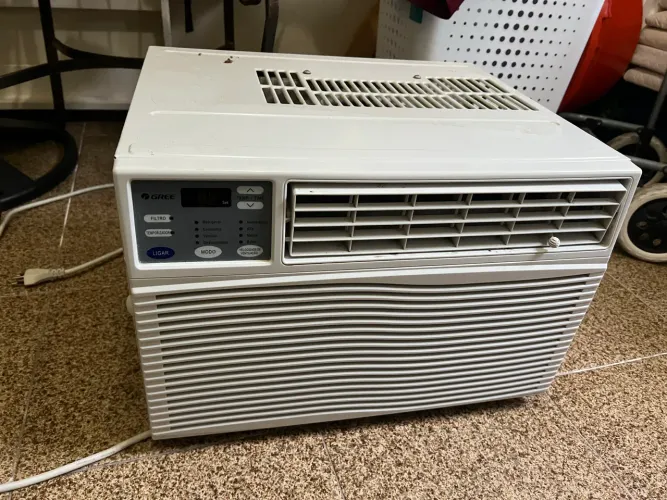 Ar-condicionado Gree 7.500 BTUs 220V - Excelente Estado