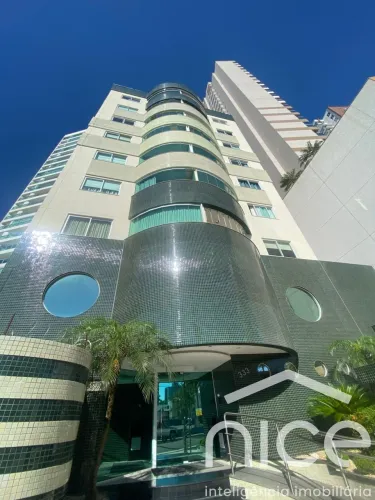 Apartamento semimobiliado, de 99m², com 3 Dormitórios, sendo 1 Suíte, no bairro Centro, em