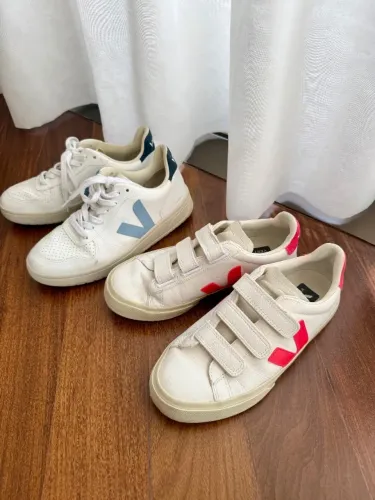 Tênis Veja Feminino BR 36 - 2 Pares Juntos (V-10 Azul + Velcro Rosa) Couro