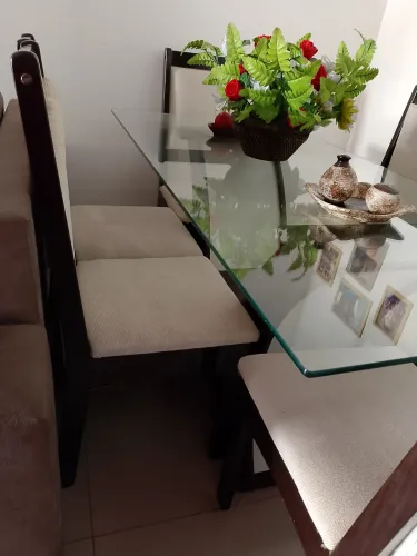 Mesa de vidro com 6 cadeiras 