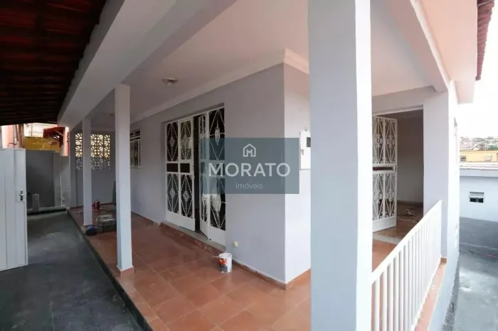 Casa 3 Quartos, 2 Banhos, 6 Vagas de Garagem, no bairro Lindéia