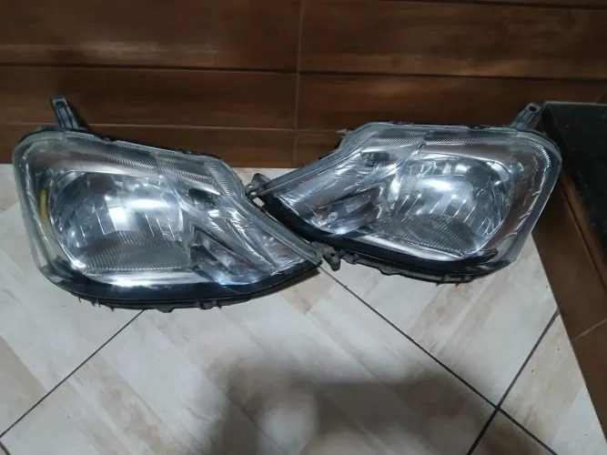 Farol Etios 