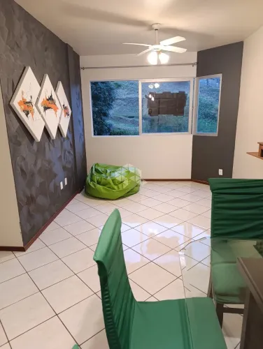 Apartamento 2 dormitórios em Coqueiros, Florianópolis-SC
