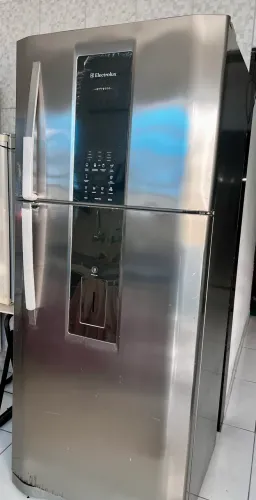 Geladeira Electrolux Infinity Inox Frost Free 542L - Funcionando