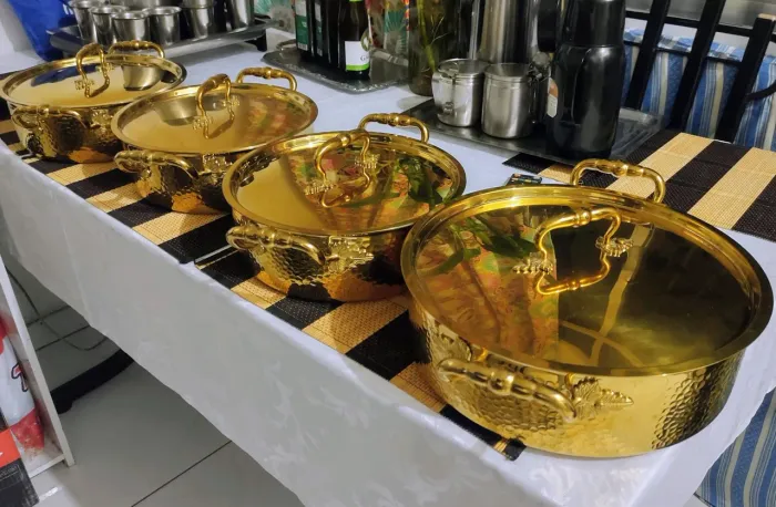 Panelas de aço inoxidável douradas