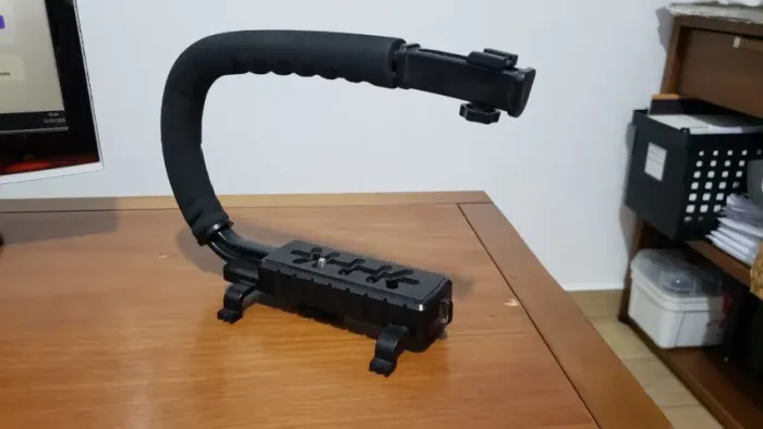 ESTABILIZADOR DE CÂMERA DSLR | GRIP PORTÁTIL PARA VÍDEO (USADO APENAS 1 VEZ)