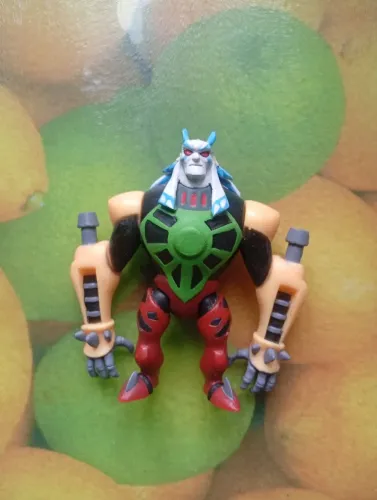Boneco Ben 10 Aggregor bootleg 