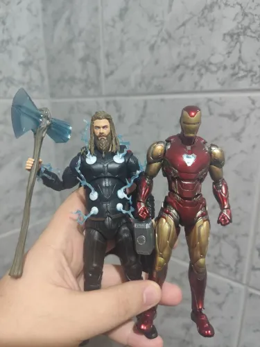 Mafex Thor e sh figuarts ironman mark 85 endgame