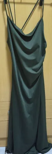 Vestido acetinado verde Tamanho P