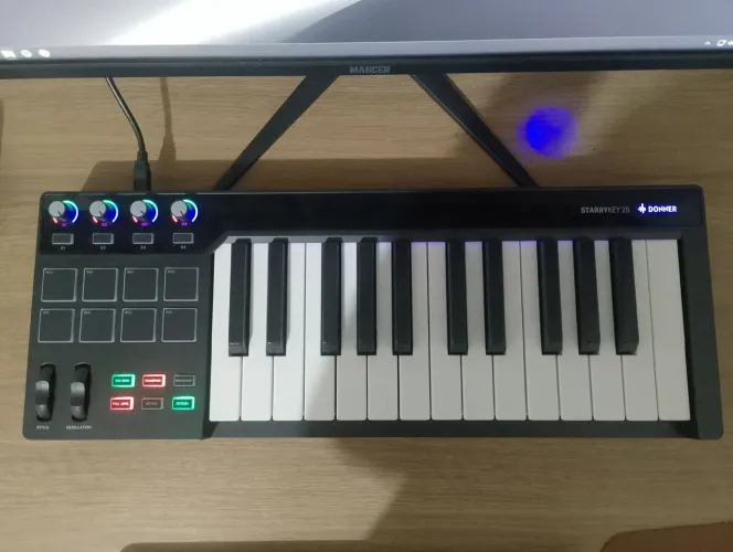 Teclado controlador midi Donner