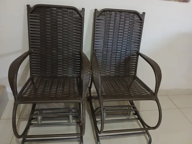 Vendo duas cadeiras de balanço