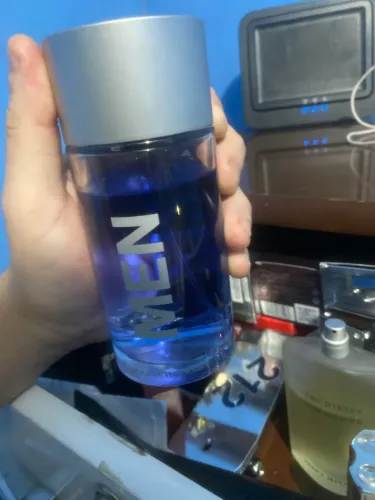 Vende-se perfume 212 men Carolina herreira original 200 ml porém usei e enjoei