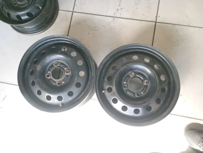 2 rodas Ford aro 15 usadas originais perfeitas