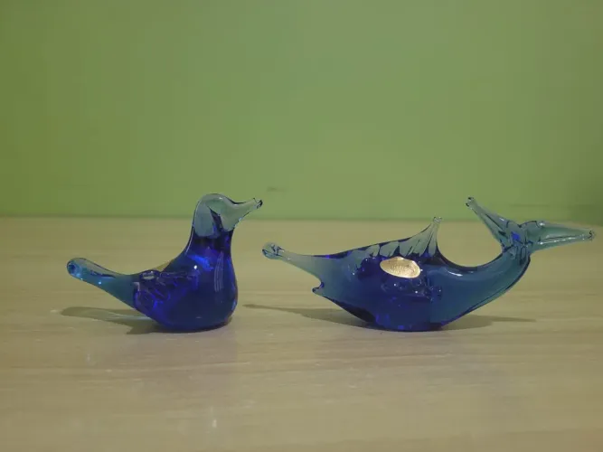 Pássaro e tubarão em cristal azul- Handmade Unicristal Indaial/SC