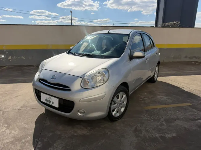 Nissan March SV 1.6 16V Flexstart 5P Mec. 2013