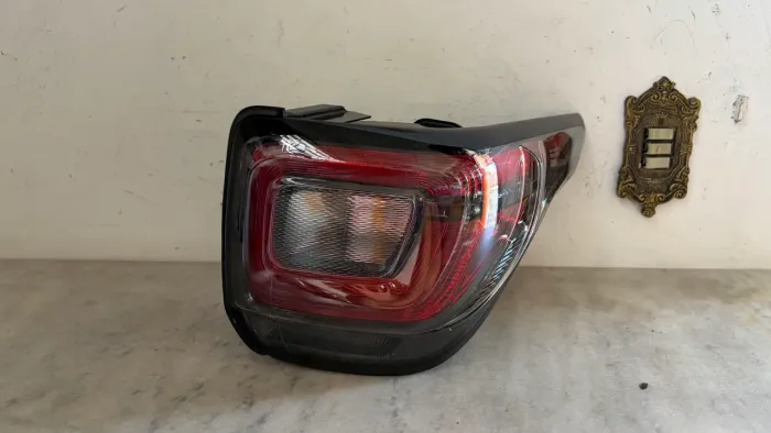Lanterna Fiat Strada 2020/2024 original direita