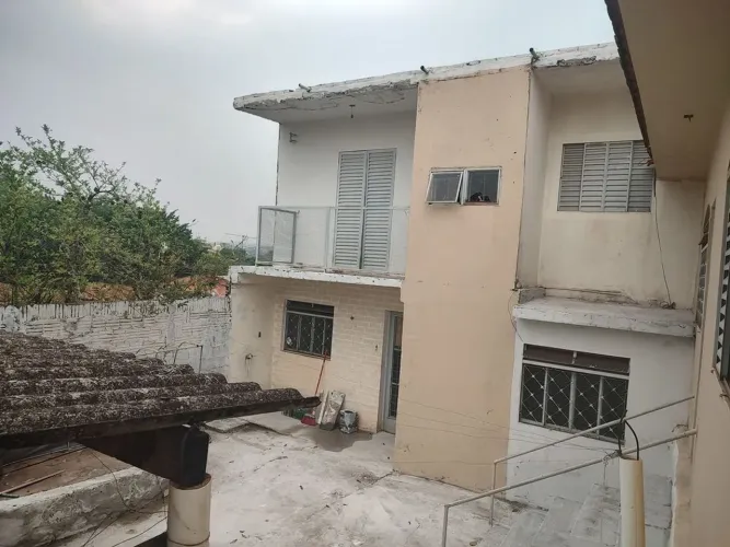 Casa com 2 Quarto(s) e 1 banheiro(s) para Alugar, 40 m² por R$ 855 / Mês
