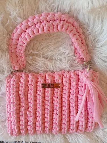 Bolsa Aurora rosa feito a mão/ crochê