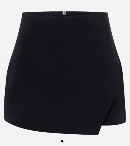 Short saia Renner preto usado uma vez