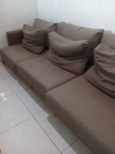 Vende se um sofá grande e muito conservado