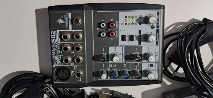 Mesa behringer 502