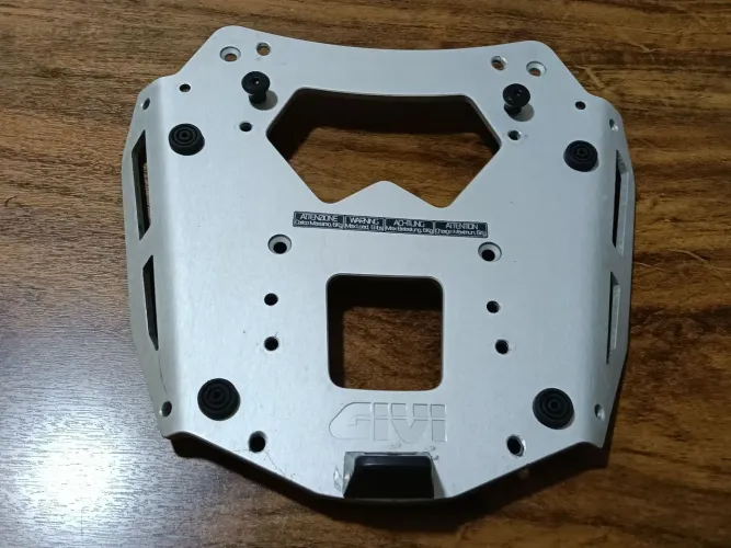 Base para baú monokey givi para Tiger 800