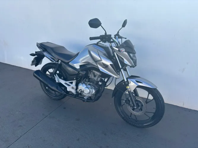 Vendo ou troco por Moto Honda CG Fan 160 2025 EXTRA c/ 2026 Pago