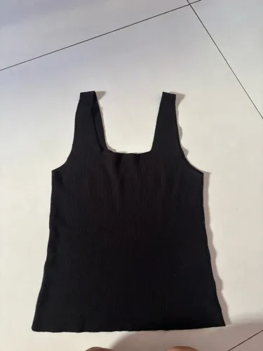 Blusa de tricot preta regata