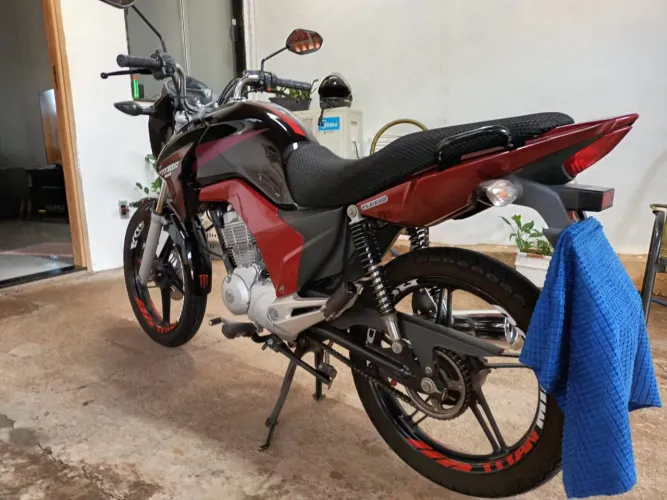 HONDA TITAN 150 PRETA 2014 -