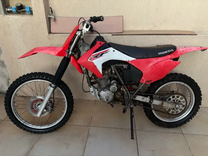 XR 200 trilha com roupa da CRF 230 