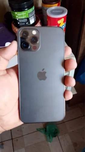 iPhone 12 Pro, vendo ou troco.