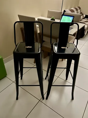2 banquetas de ferro