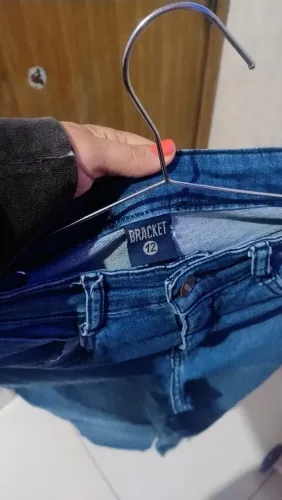 Calça jeans menino,usada poucas vezes, tamanho 12 anos,por 18 reais,tem regulagem