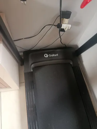 Vende-se esteira ergométrica pouco uso