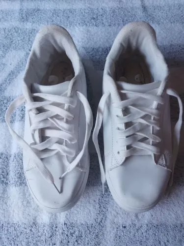 Tênis feminino branco com verde tamanho 37 usado (sem palmilha) em boas condições