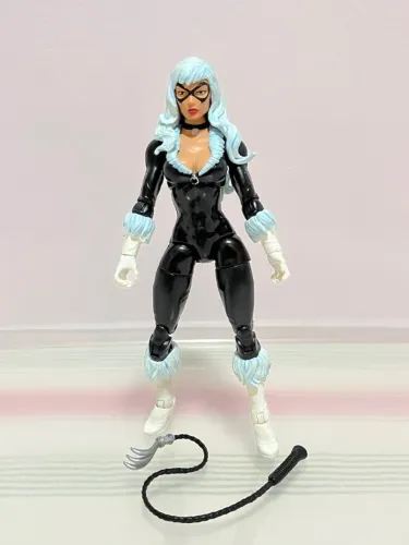 Gata Negra / Black Cat Figura Marvel Legends 2013