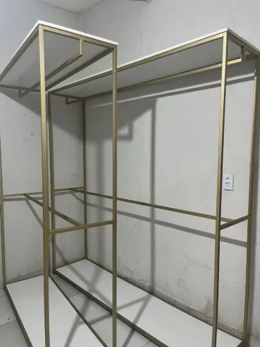 DUAS ARARA EM METALON IDEAL PARA LOJA DE ROUPAS