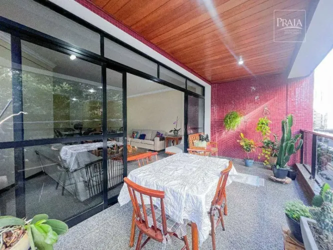 Amplo Apartamento de 4 Suítes com 268m² na Praia da Costa!