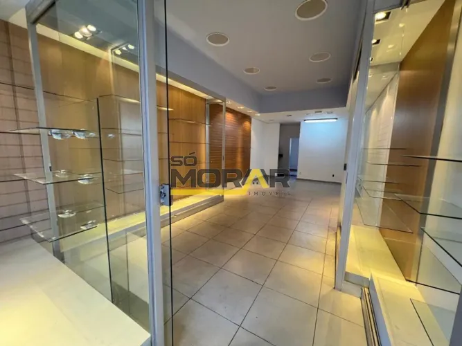 LOJA COMERCIAL PARA LOCAÇAO NA RUA JACUI, AO LADO DO BANCO ITAÚ.
