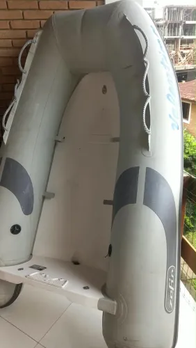 Bote Zefir modelo Wind 200 , sem uso