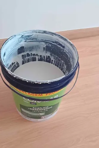 Vendo tinta acrílica branco neve 