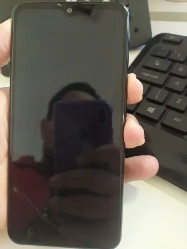 Vende se celular LG Q60 com sinal de vida mas tela não funciona