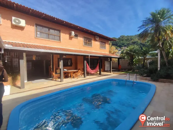 Casa 450m² a venda em Cabeçudas - Itajaí