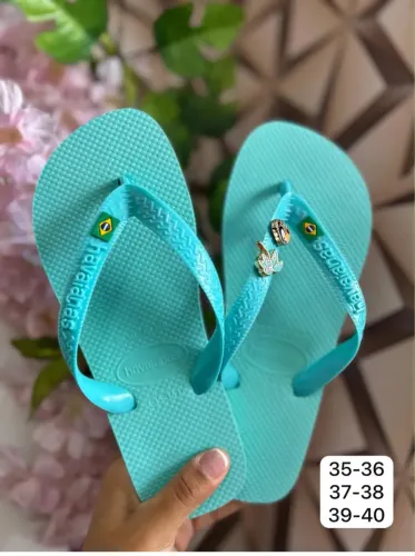 Sandálias femininas e masculinas 