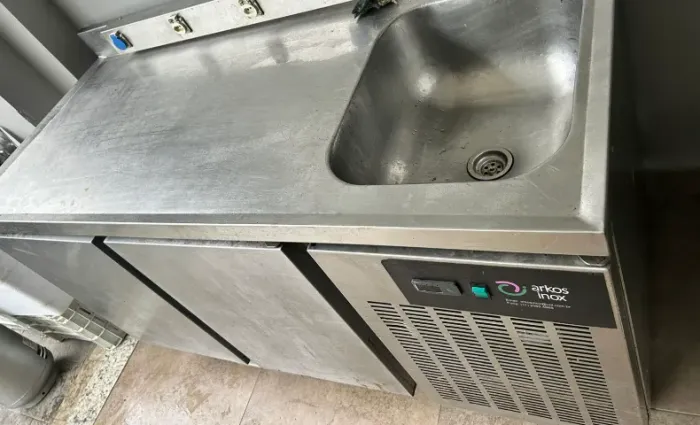 Balcão refrigerado 2 portas com cuba