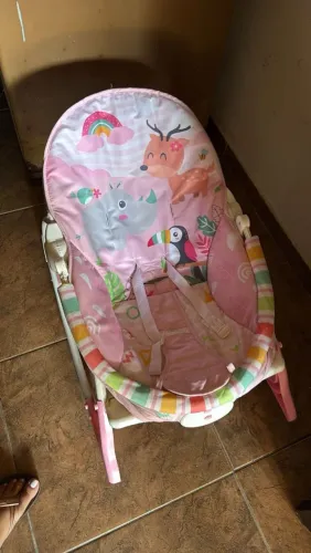 Vendo 2 cadeirinhas de balanço para bebês