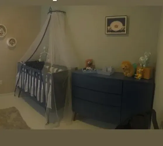 Berço que vira cama e cômoda