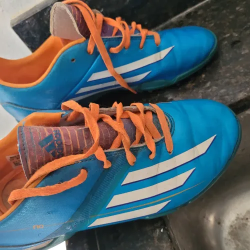 Vendo chuteira F10 Adidas numeração 34/35