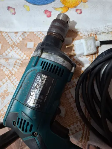 Furadeira e parafusadeira makita